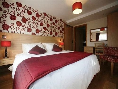 Crossways Inn Хайбридж Екстериор снимка
