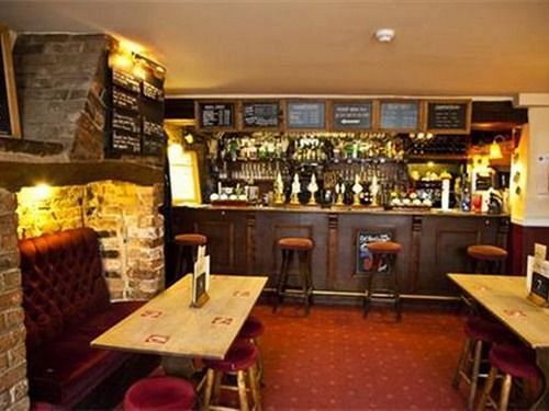 Crossways Inn Хайбридж Екстериор снимка